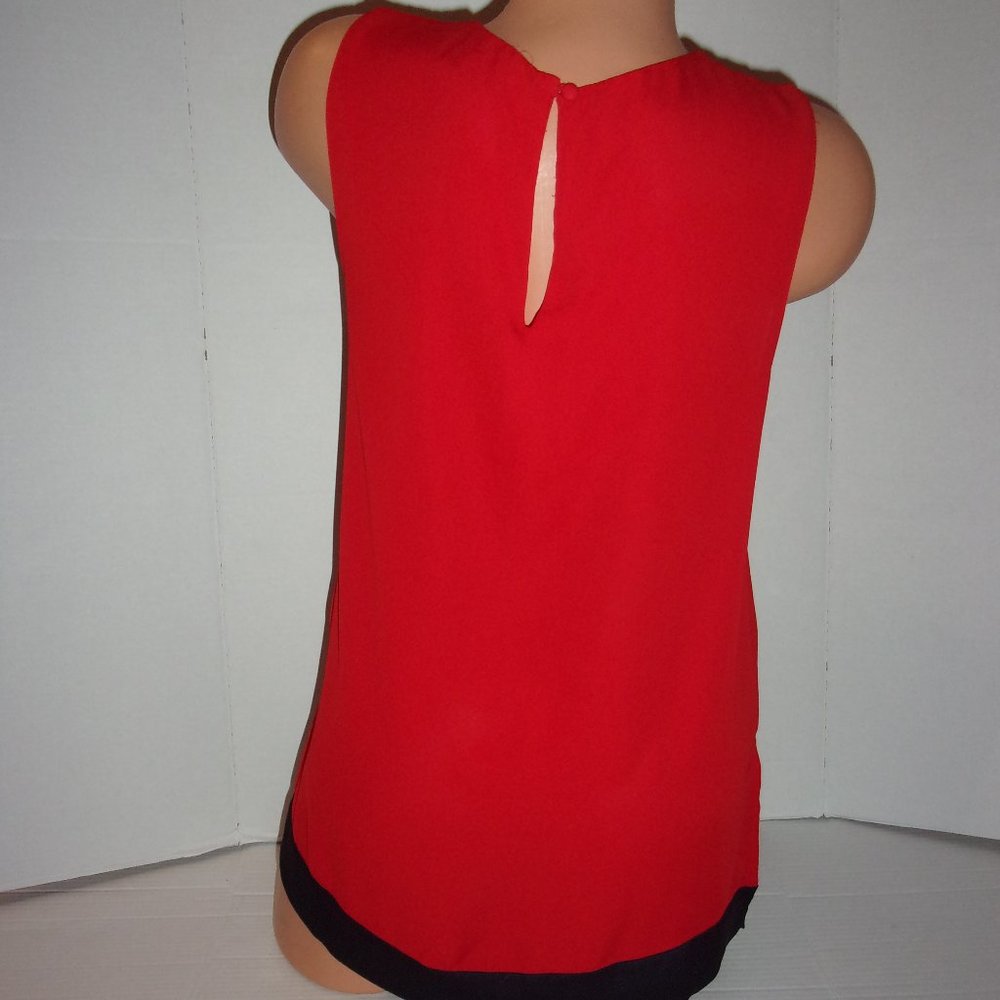 Banana Republic Red Pleated Front Contrast Black Hem Sleeveless Top - Picture 3 of 3